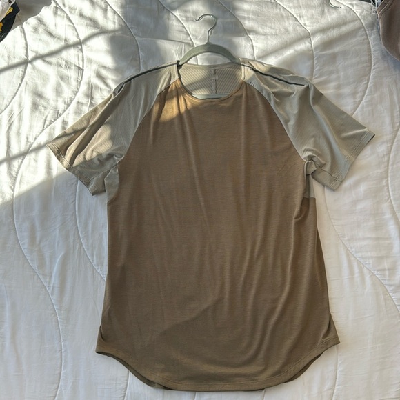 Lululemon Colorblock drop cut tee. Large. Tan and brown - Picture 1 of 2